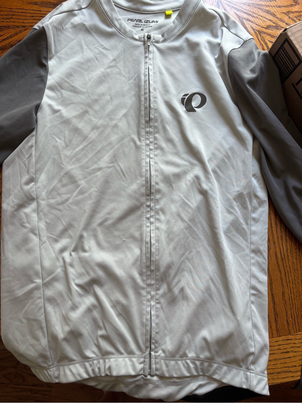Pearl Izumi Light Gray Body with Dark Gray Sleeves Men's Cycling Jacket